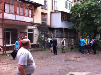 ЧП на Варненской: Мужчина выбросил с балкона свою бабушку (фото)