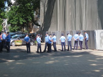 Мэрия в оцеплении милиции - митингов нет