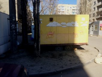 В Одессе повторно демонтирован незаконно установленный трейлер (фото)