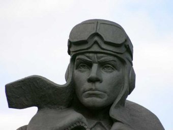 Сегодня Одесса вспоминает летчика Гастелло и танкиста Богачева