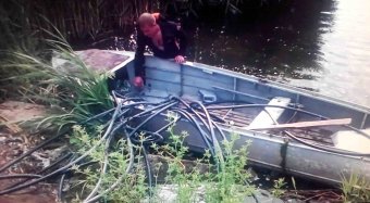 На Кучурганском лимане пограничники выловили 2 километровый трубопровод и 400 литров спирта (фото)