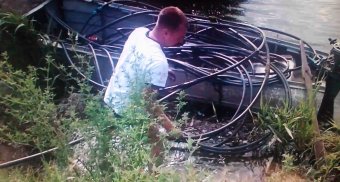 На Кучурганском лимане пограничники выловили 2 километровый трубопровод и 400 литров спирта (фото)