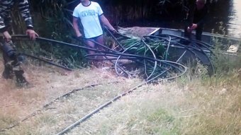 На Кучурганском лимане пограничники выловили 2 километровый трубопровод и 400 литров спирта (фото)