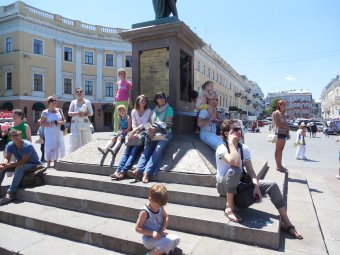 На Приморском бульваре стартовал фестиваль фестивалей «Хочу в Одессу» (фото)