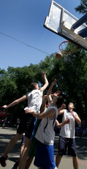 В центре Одессы играли в стритбол (фото)