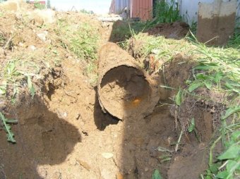 ЧП в Южном: Спасатели помогают ликвидировать последствия прорыва коллектора