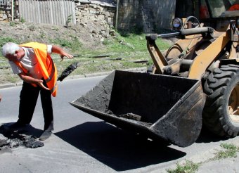 На улицах Одессы проводится текущий ремонт дорожного покрытия (фото)
