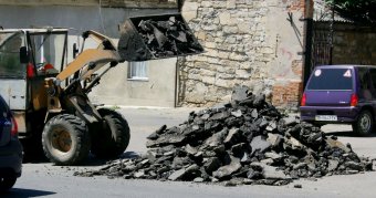 На улицах Одессы проводится текущий ремонт дорожного покрытия (фото)