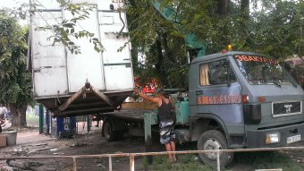 Началась реконструкция Старосенной: Демонтирован первый незаконный объект (фото)