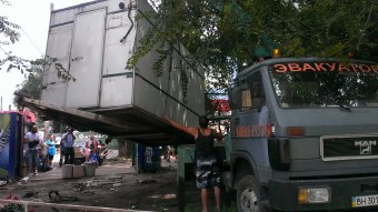 Началась реконструкция Старосенной: Демонтирован первый незаконный объект (фото)