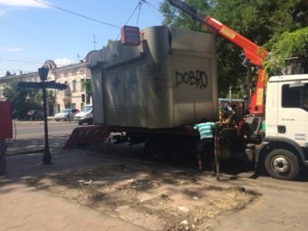 В Одессе продолжается демонтаж незаконных объектов торговли (фото)