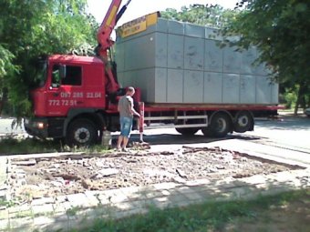 В Одессе продолжается демонтаж незаконных объектов торговли (фото)
