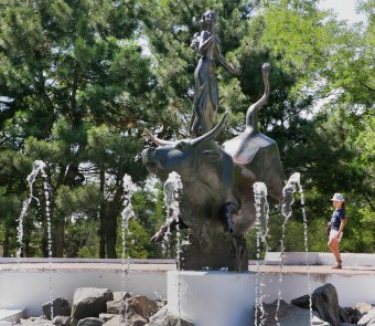 Летнюю прохладу одесситам и гостям города дарят 20 фонтанов (фото)