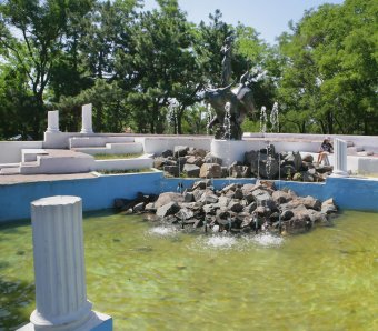Летнюю прохладу одесситам и гостям города дарят 20 фонтанов (фото)