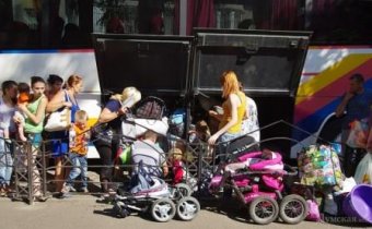 Фонд «Ассоль» перевез мам с детьми из лагеря беженцев на Донбассе в Одессу 