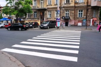 В Одессе коммунальщики обновили 898,3 кв. м разметки