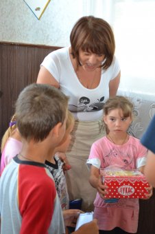 Предприниматели рынка "7 километр" передали вторую партию гуманитарной помощи детям из Луганска