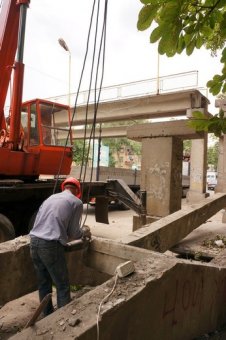 В Одессе начали разбирать мост на Столбовой