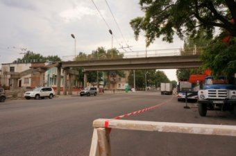 В Одессе начали разбирать мост на Столбовой