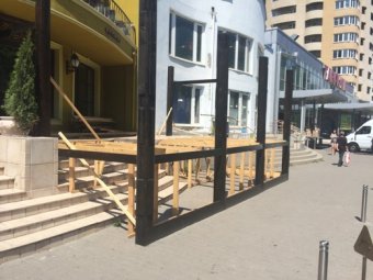 В городе продолжается демонтаж незаконно установленных торговых объектов