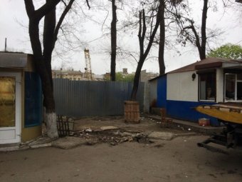 В городе продолжается демонтаж незаконно установленных торговых объектов