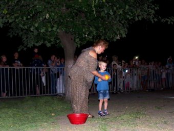 В ночь на Ивана Купала в одесском зоопарке прыгали через костер и водили хороводы