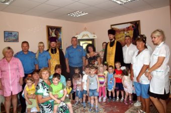 Одесские милиционеры-железнодорожники взяли под опеку Дом ребенка «Солнышко» (фото)