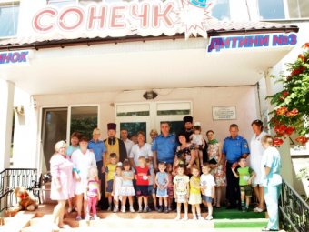 Одесские милиционеры-железнодорожники взяли под опеку Дом ребенка «Солнышко» (фото)