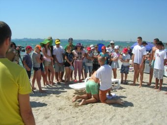 Спасатели обучают детей правилам поведения на воде (фото)