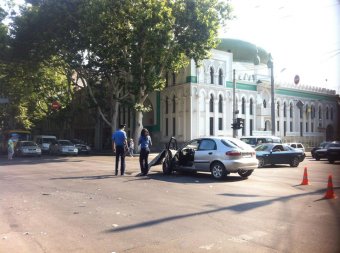 Авария в центре Одессы: два человека госпитализированы