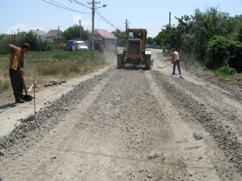 На поселке Шевченко начался ремонт улицы Соляной (фото)