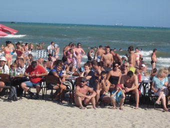 В Лузановке проходят соревнования по пляжной борьбе
