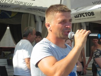 В Лузановке проходят соревнования по пляжной борьбе