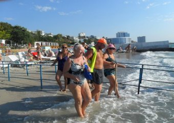 Безопасный отдых на пляжах для инвалидов обеспечивают одесские спасатели