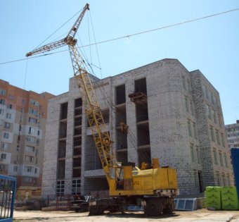 В Суворовском районе продолжается строительство детской поликлиники