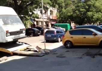 В Одессе продолжается демонтаж незаконных объектов торговли