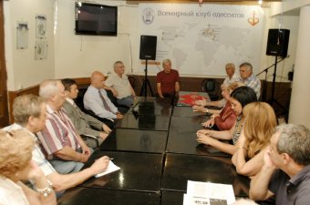 Геннадий Труханов провел встречу во Всемирном клубе одесситов