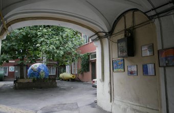 В Одесском дворике открылась выставка детского рисунка (фото)