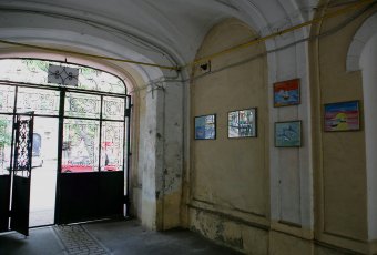 В Одесском дворике открылась выставка детского рисунка (фото)