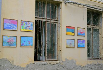 В Одесском дворике открылась выставка детского рисунка (фото)