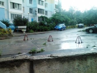 Незаконно установленные в одесских дворах юнипаркеры демонтируют