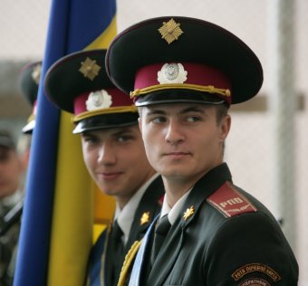 Курсанты принимают присягу 