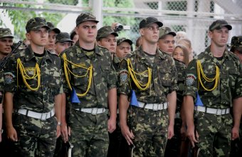 Курсанты принимают присягу 