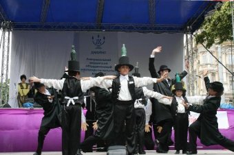 Посольство США в Украине везет в Одессу The Klezmatics 