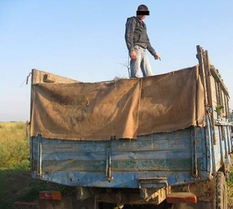Одесские пограничники задержали автомобиль со спиртом (фото)
