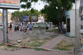 Власти Одессы продолжают благоустраивать Привокзальную площадь (фото)