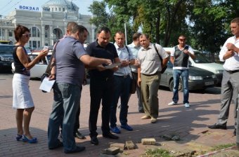 Власти Одессы продолжают благоустраивать Привокзальную площадь (фото)