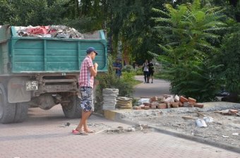 Власти Одессы продолжают благоустраивать Привокзальную площадь (фото)