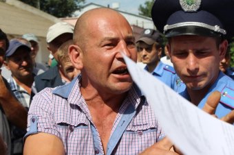 В Измаиле трудовой коллектив масложиркомбината пикетировал администрацию порта с требованием уволить его коррумпированное руководство (фото)