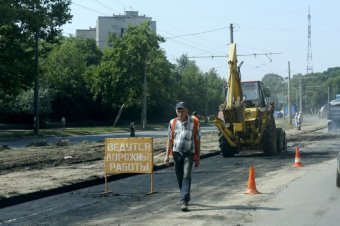 В Одессе очищают ливневый коллектор и буферный пруд на Балковской